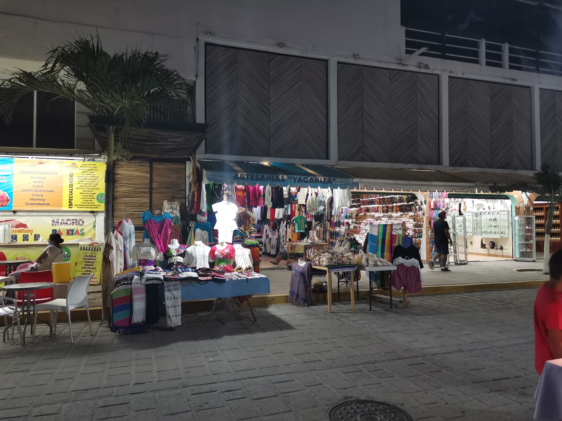 El Adoquín y el centro, Puerto Escondido